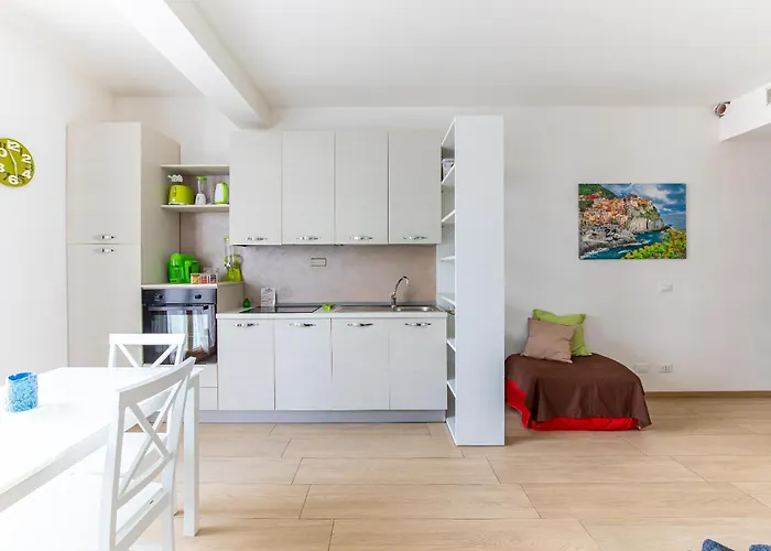 Orizzonte 5 Terre - Via Lunigiana 221 - Stazione Migliarina, Interno 19 * La Spezia
